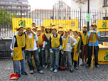 I ragazzi delle scuole impegnati in "Puliamo il mondo" 2006