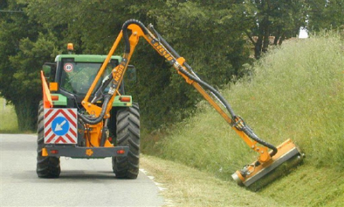 Taglio cigli e scarpate